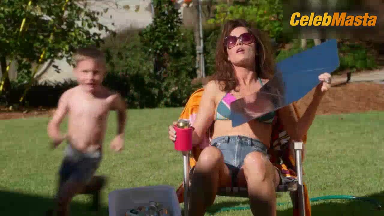 Robin Tunney Flaunts Bikini Scene In Insatiable - Photo 1 of 5