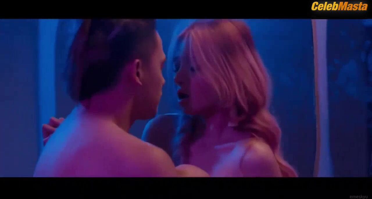 Angeli Khang Boobs Scene In Pusoy - Photo 2 of 5 photo 5