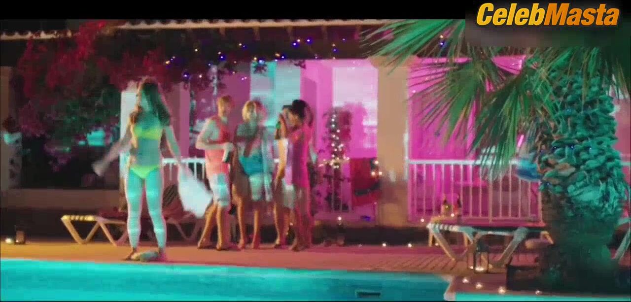 Algina Lipskis , Emily Atack And Cara Theobold Swimsuit - Photo 2 of 5