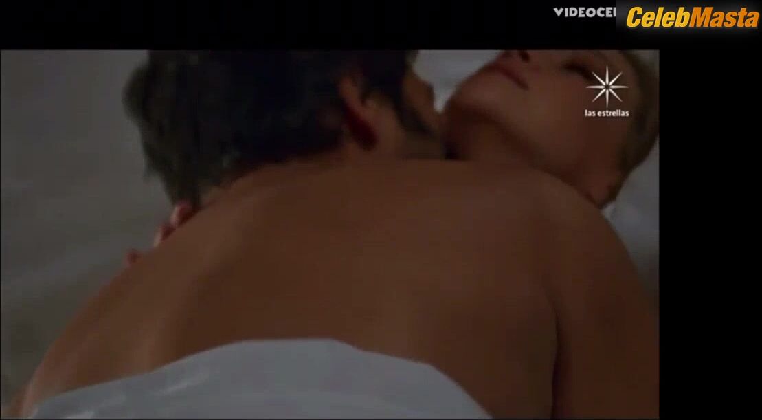 Carolina Miranda Shows Off Sexy Scene In Tierra De Esperanza - Photo 1 of 5 photo 2