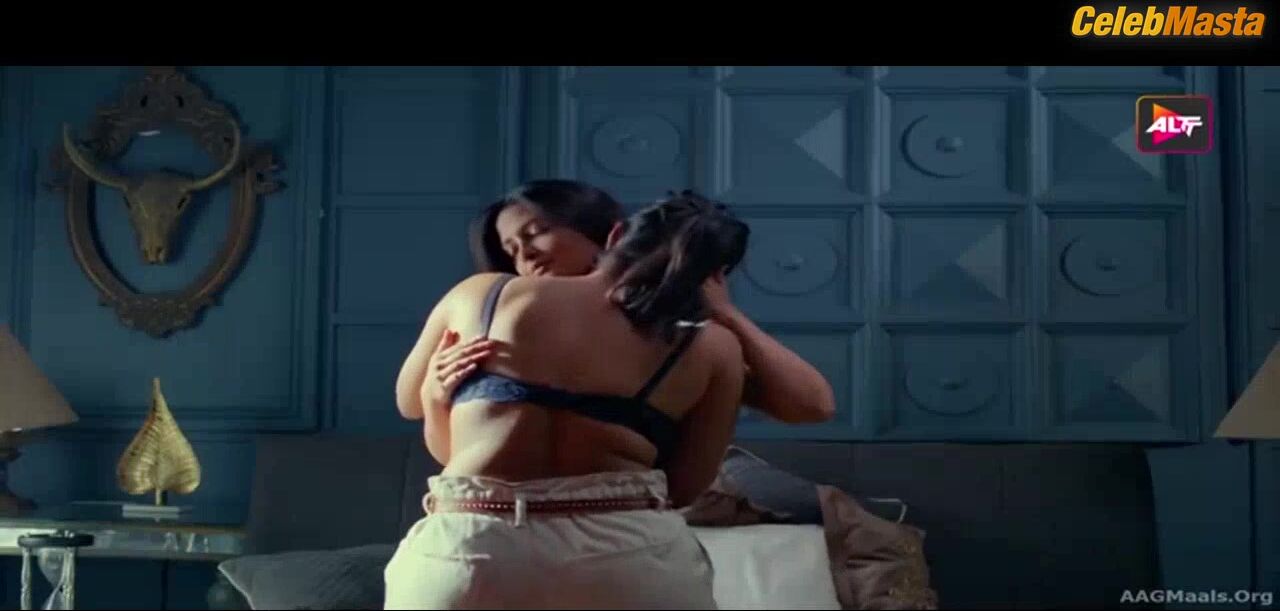 Amika Shail Navina Bole, Riya Sen, , Nikita Ghag And - Photo 1 of 5 photo 5