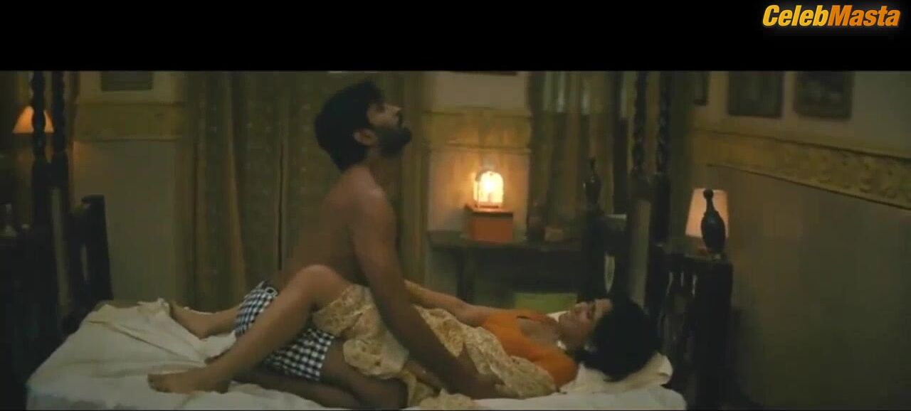Deepti Sati Jeniffer Piccinato And Sexy Scene From Sin - Photo 1 of 5 photo 5