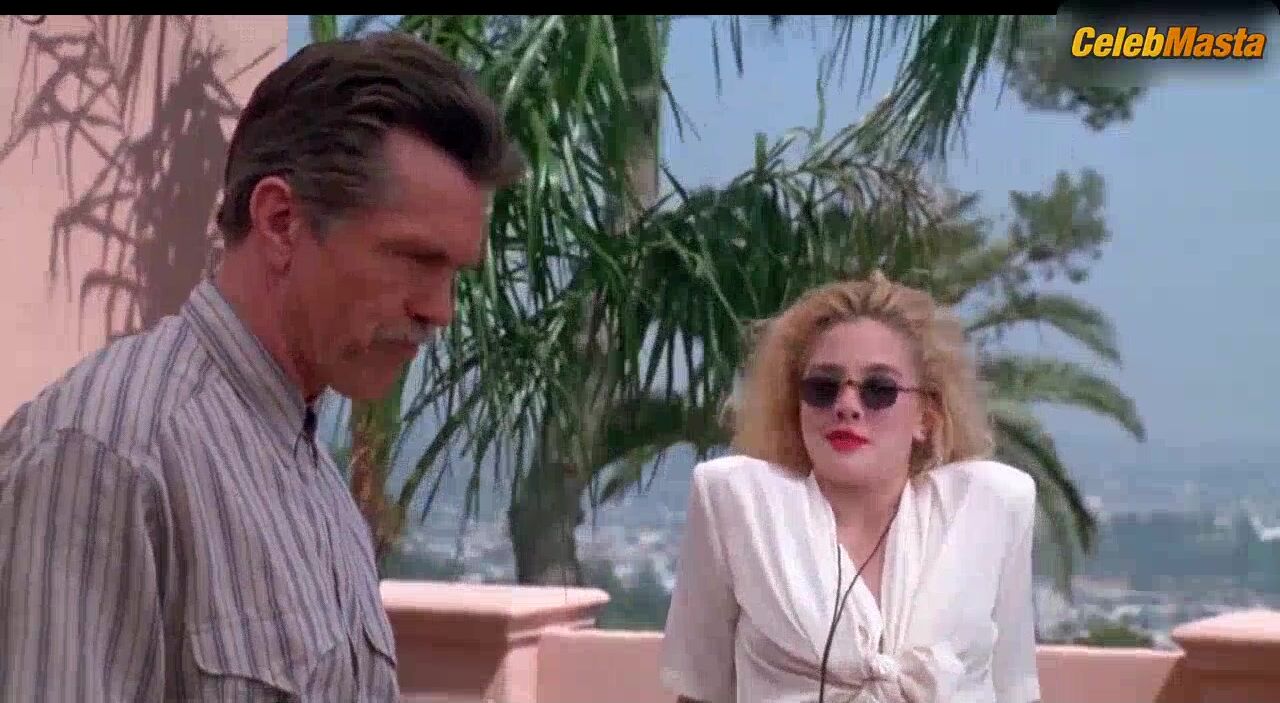 Drew Barrymore Bares Sexy Scene In Poison Ivy - Photo 3 of 5 photo 1