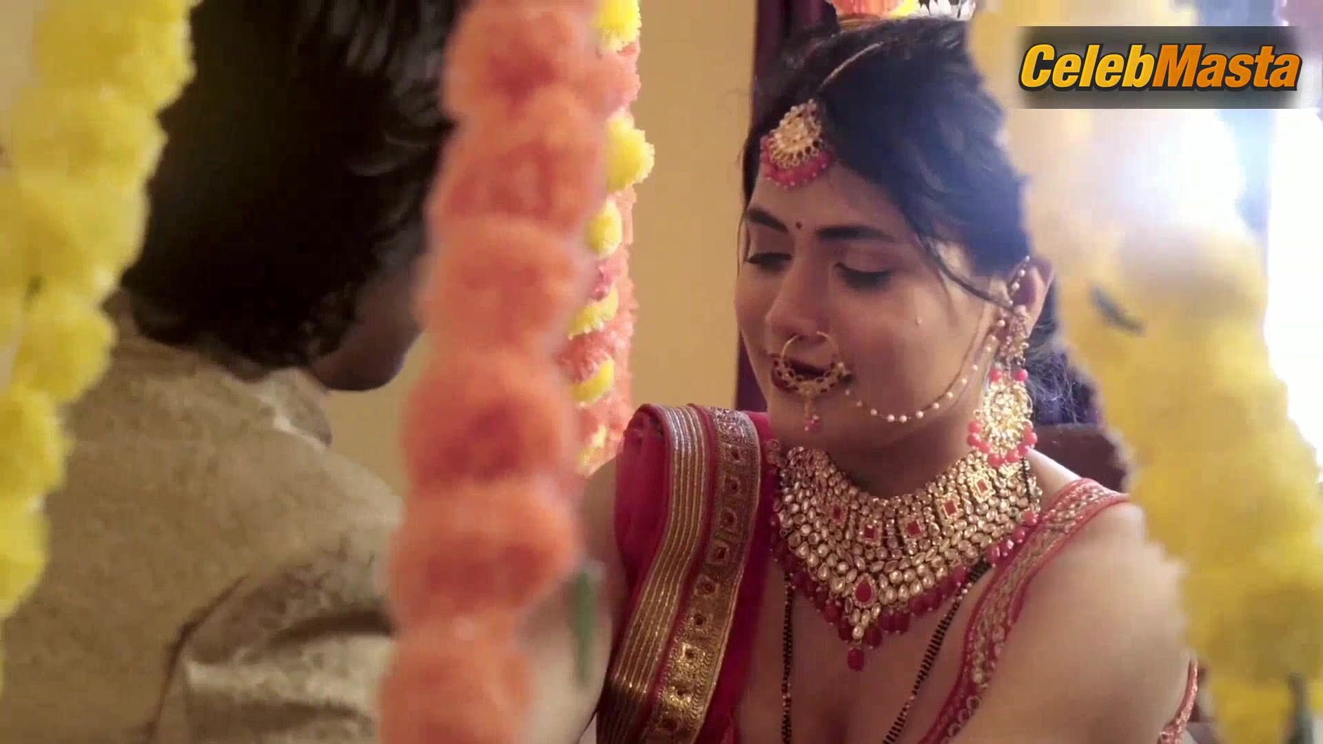 Manvi Chugh Sexy Scene From Jabariya Dulhan - Photo 1 of 5