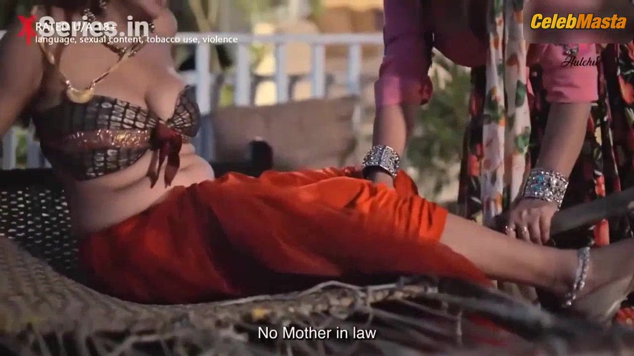 Malavika Tomar Flaunts Boobs Scene In Aakhri Ichha - Photo 3 of 5 photo 4