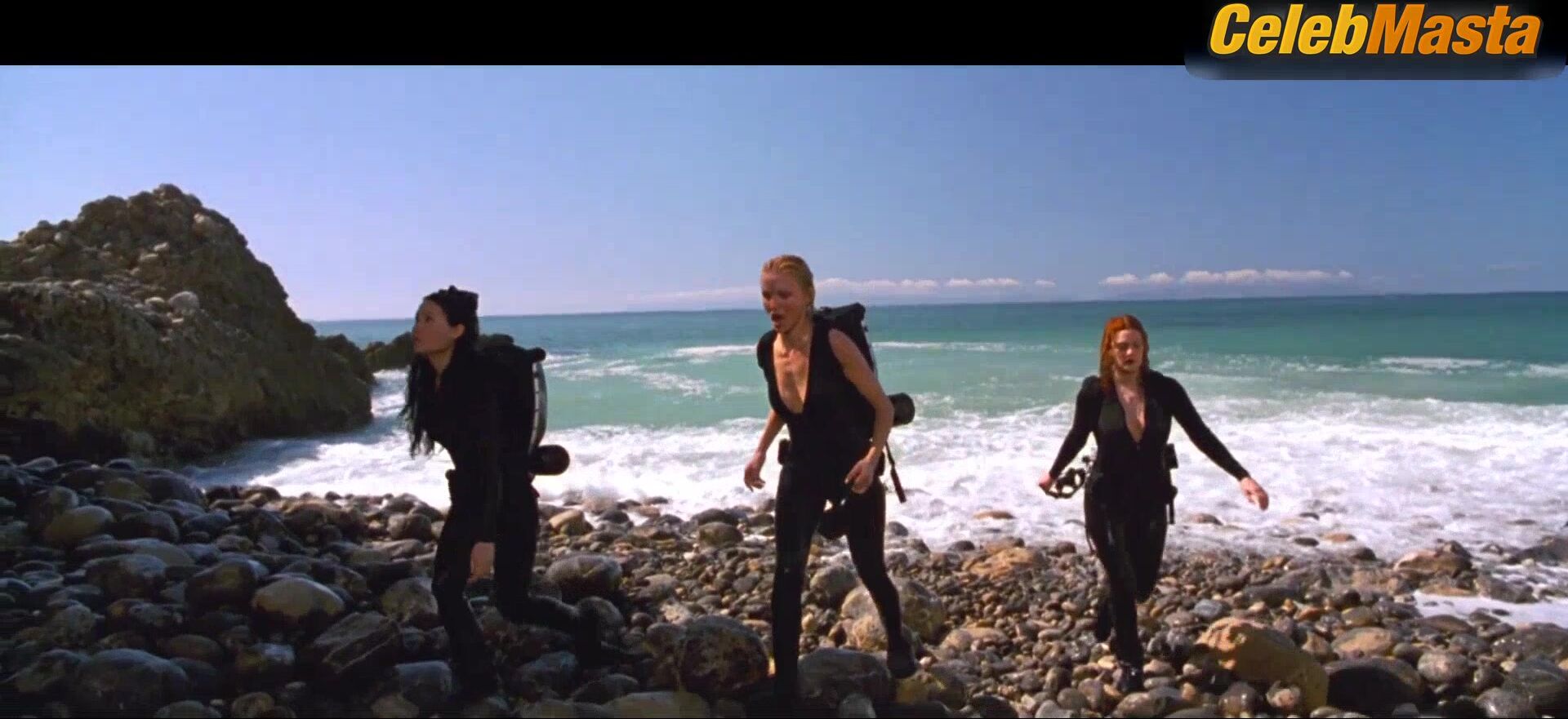 Cameron Diaz Drew Barrymore, And Lucy Liu Hot Scene In - Photo 2 of 5