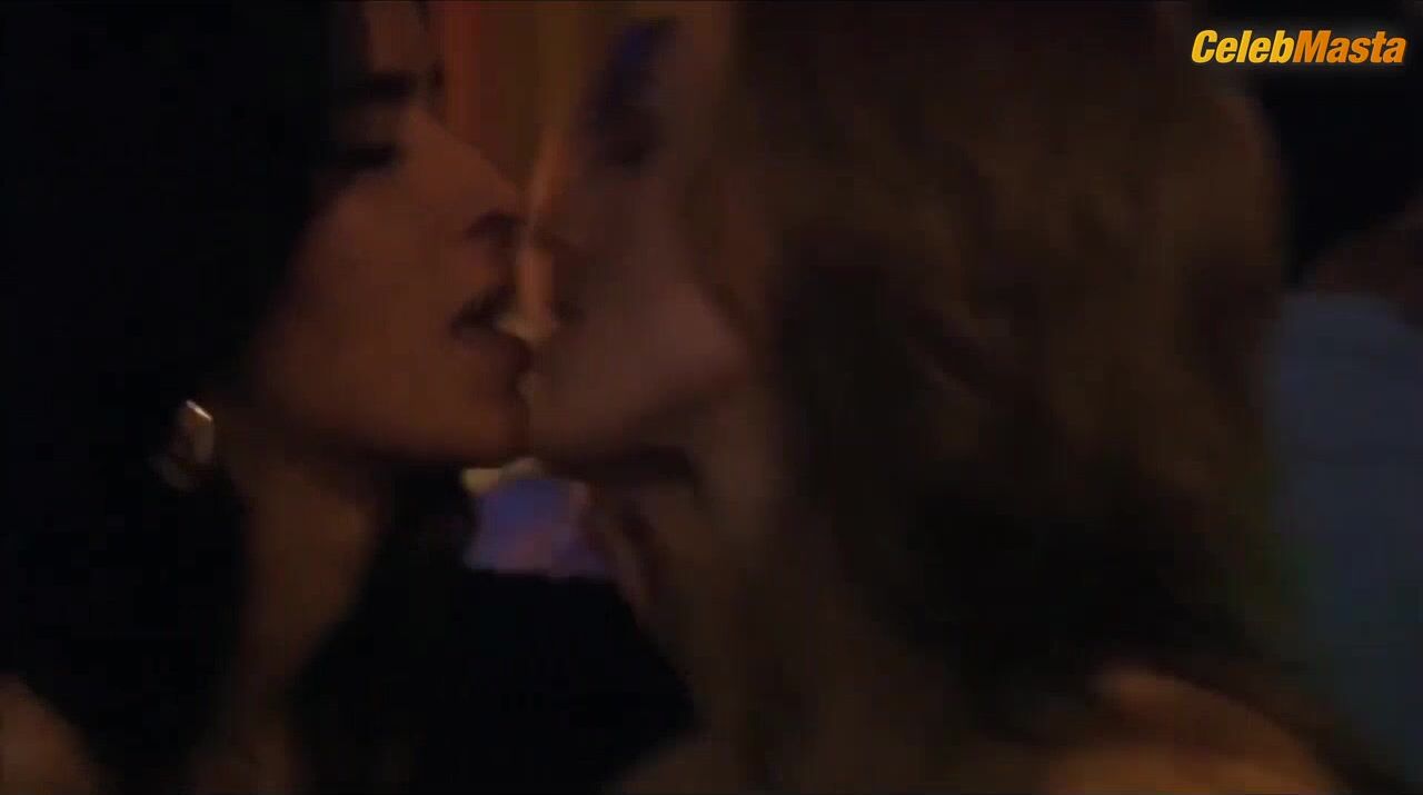 Patricia Velasquez ’s Lesbian Scene From Rescue Me - Photo 1 of 5 photo 4