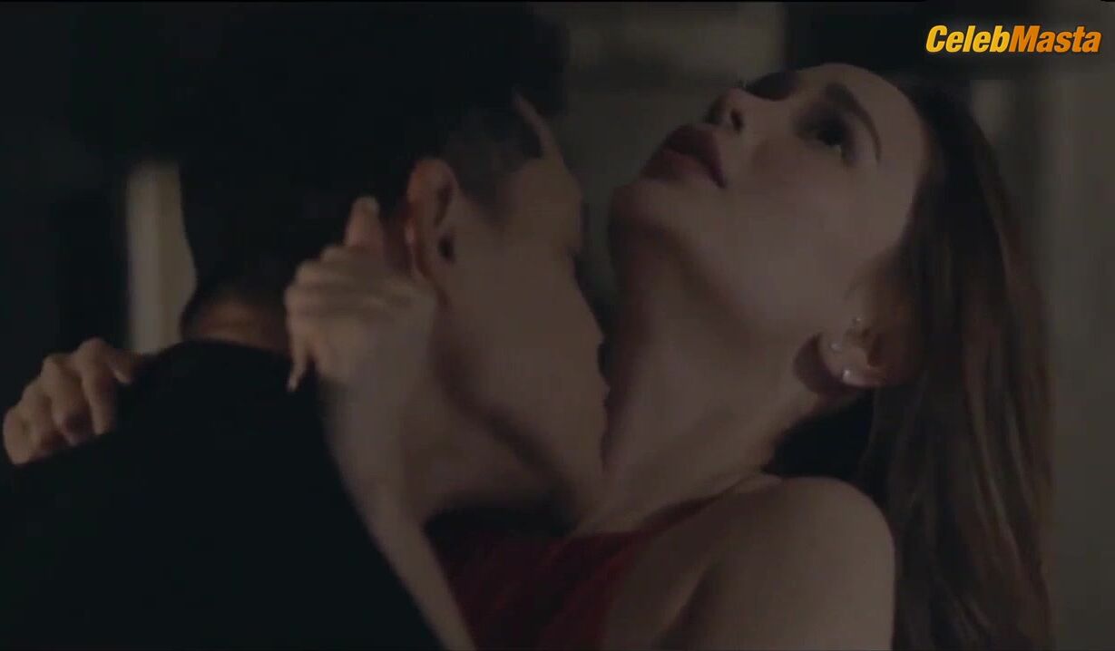 Arci Munoz Booty, Tits Scene From Open - Photo 2 of 5