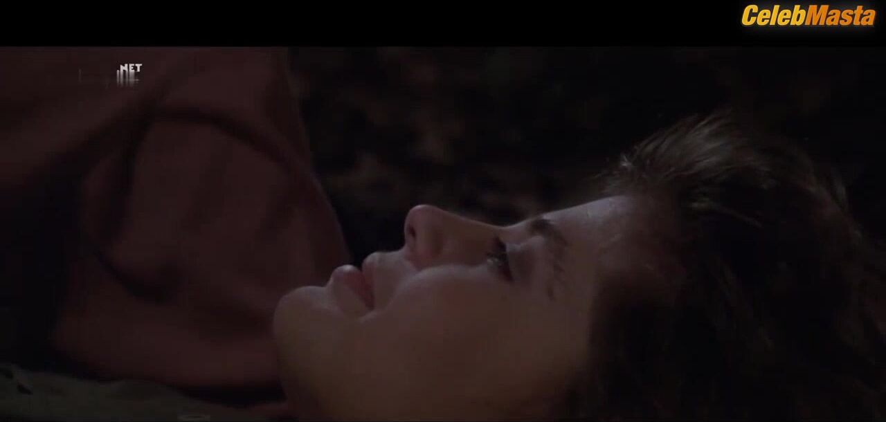 Linda Hamilton ’s Tits Scene From King Kong Lives! - Photo 2 of 5
