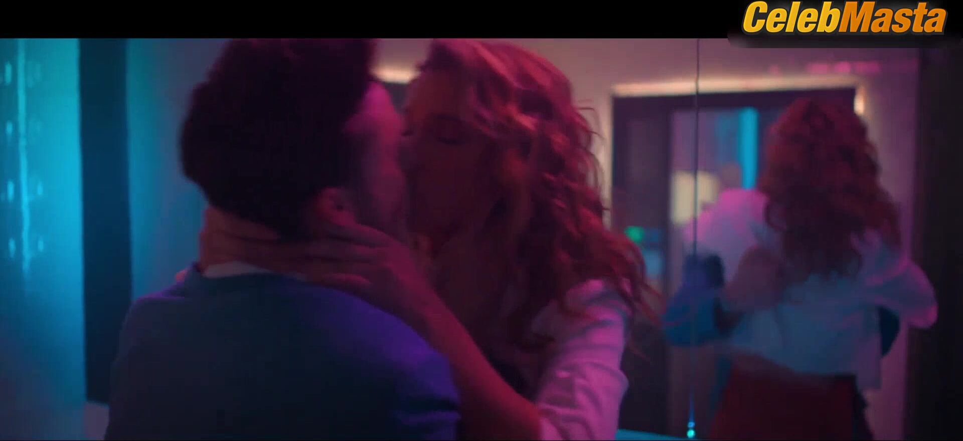 Carolina Miranda Steamy Scene In Fake Profile - Photo 1 of 5 photo 2