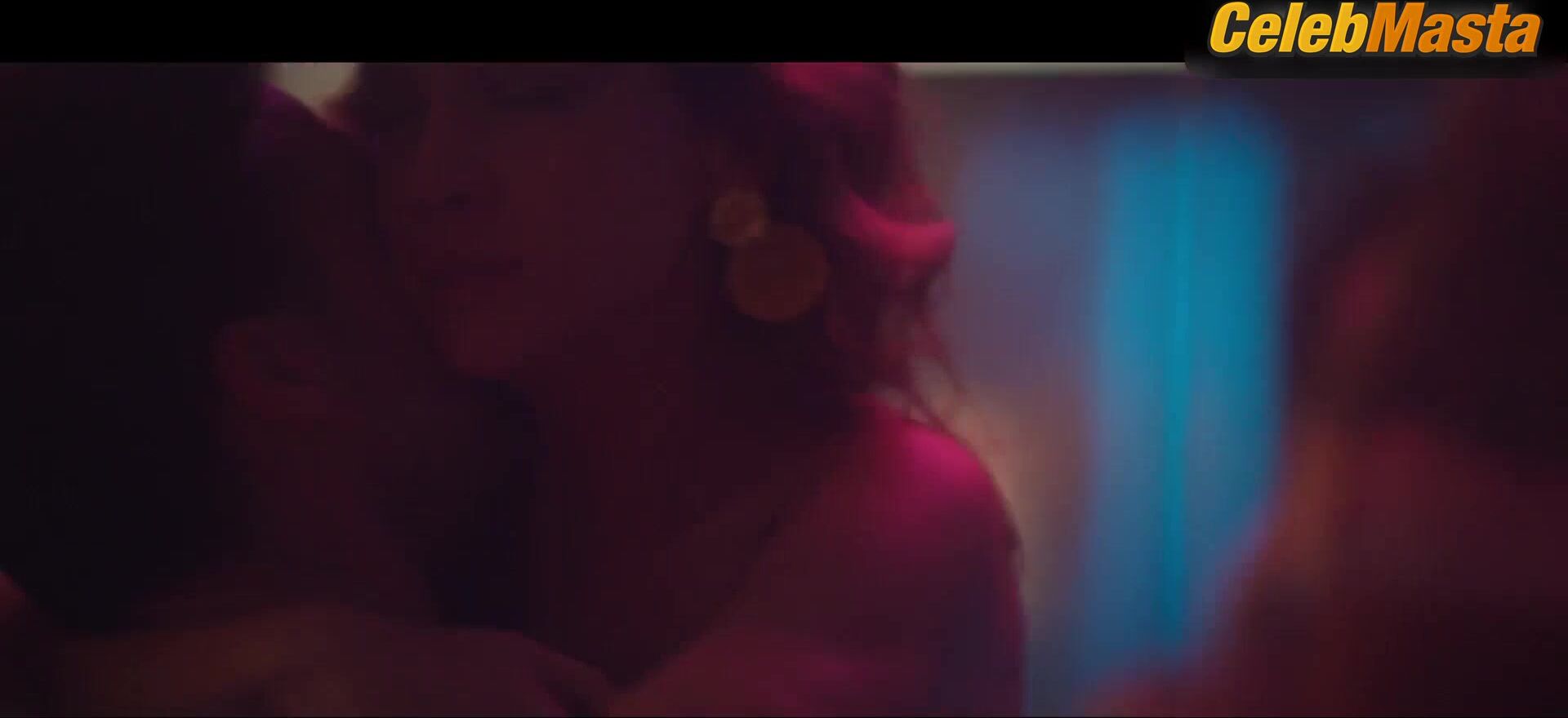 Carolina Miranda Steamy Scene In Fake Profile - Photo 1 of 5 photo 5
