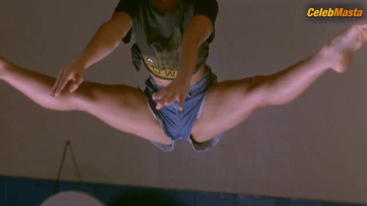 Amy Jo Johnson ’s Sexy Scene From Without Limits - Photo 1 of 5