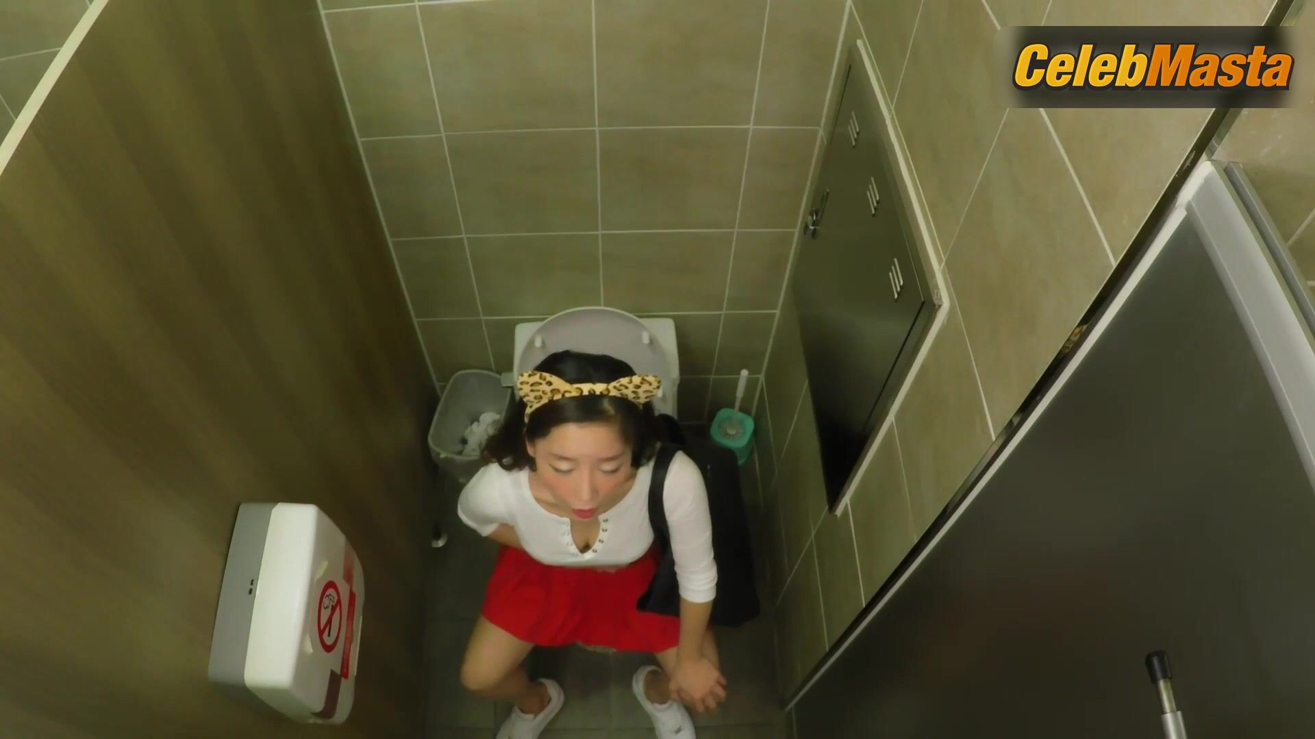 Lee Chae-dam Tits Scene From Erotic Sister - Photo 3 of 5 photo 1