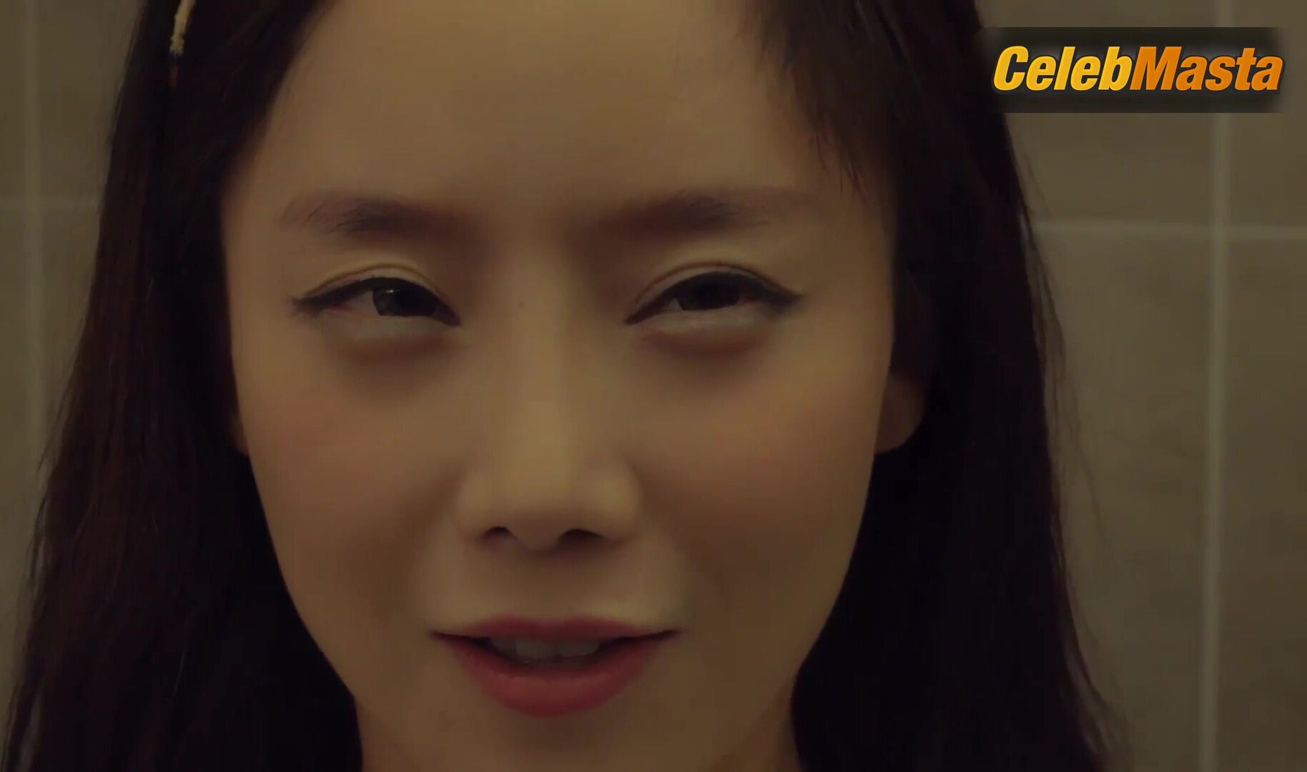 Lee Chae-dam Tits Scene From Erotic Sister - Photo 3 of 5 photo 2