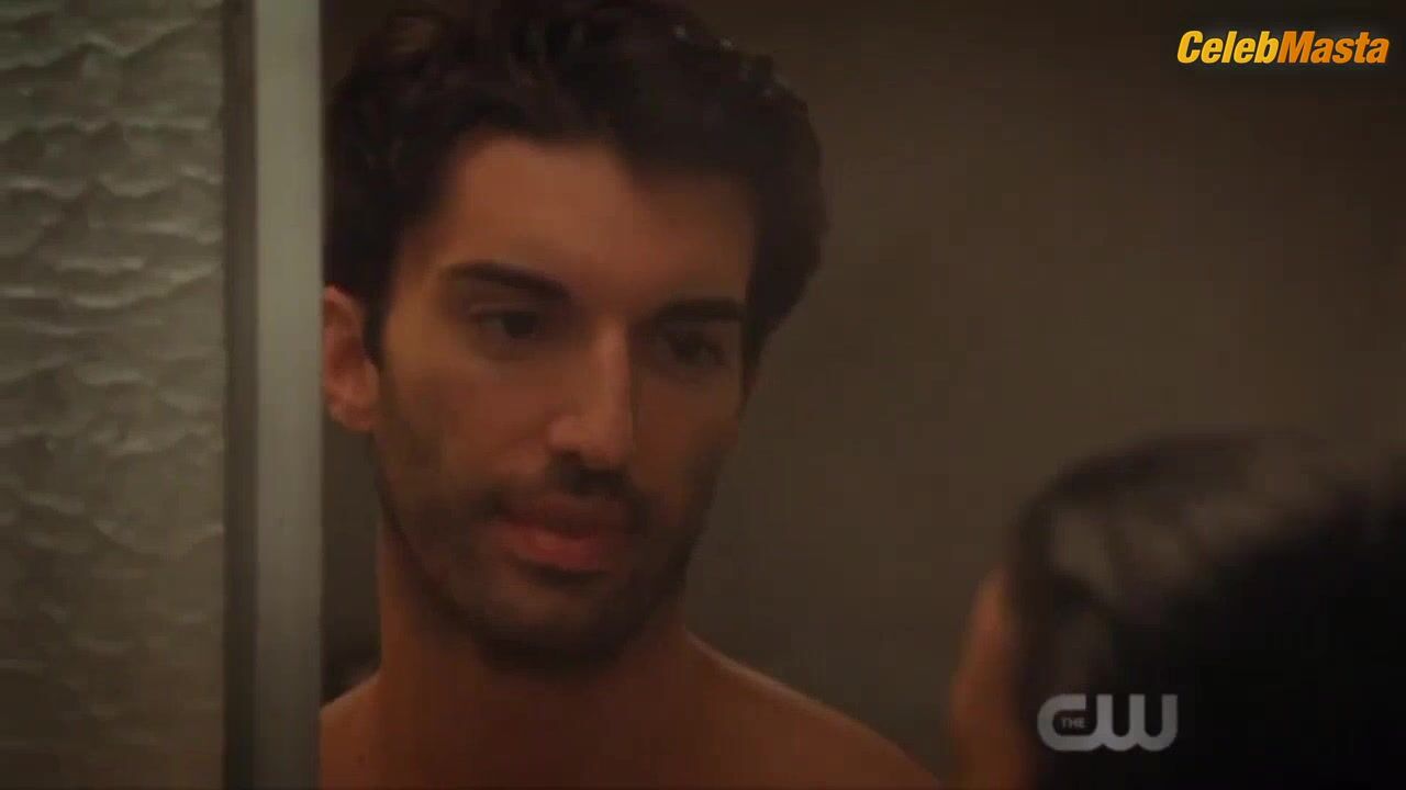 Gina Rodriguez Steamy Scene In Jane The Virgin - Photo 2 of 5 photo 1