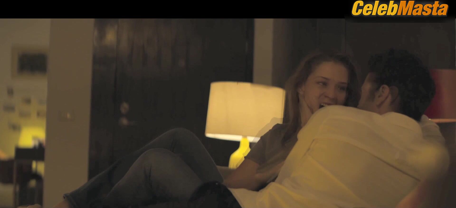 Carolina Miranda Shows Boobs, Underwear Scene In Mujeres - Photo 1 of 5 photo 2