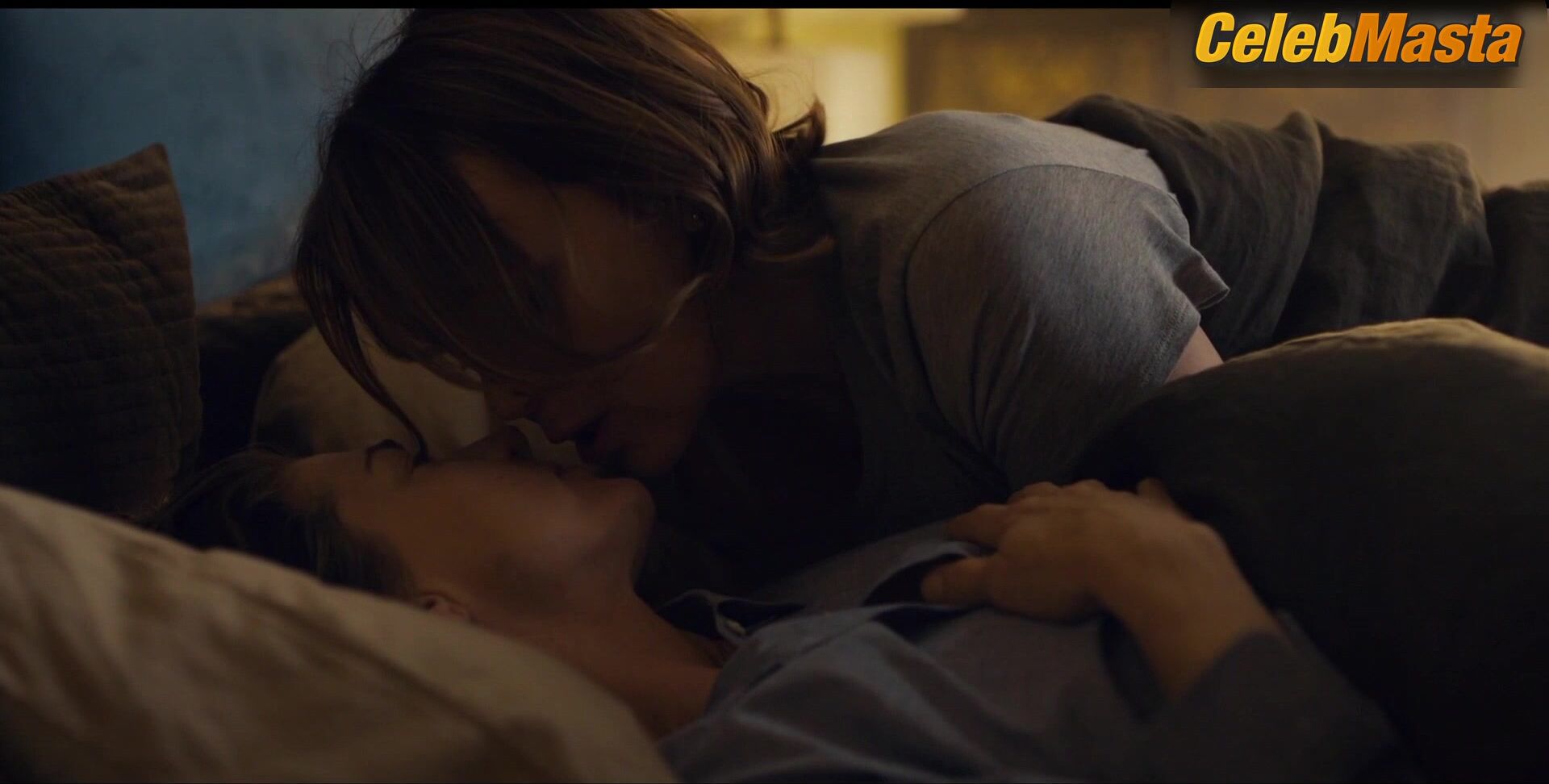 Keeley Hawes Rya Kihlstedt And ’ Lesbian Sex Scene - Photo 1 of 5