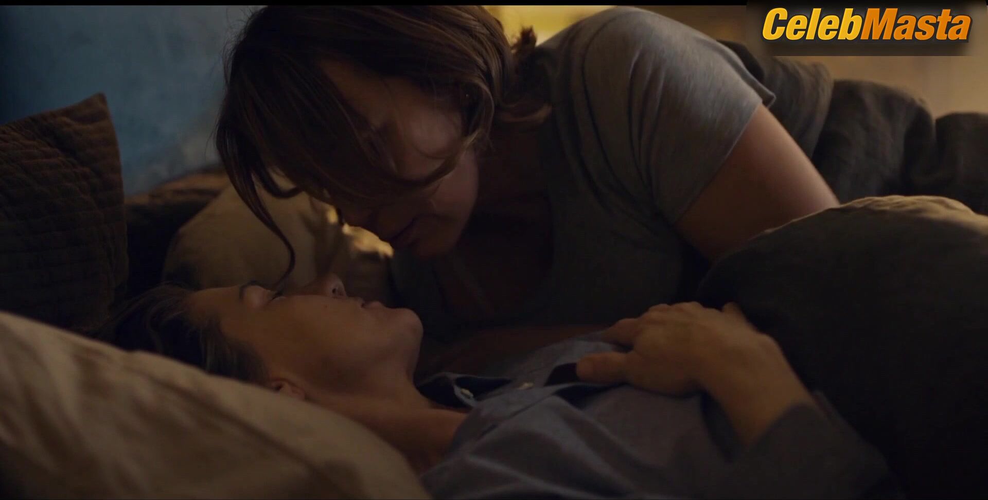 Keeley Hawes Rya Kihlstedt And ’ Lesbian Sex Scene - Photo 1 of 5 photo 2
