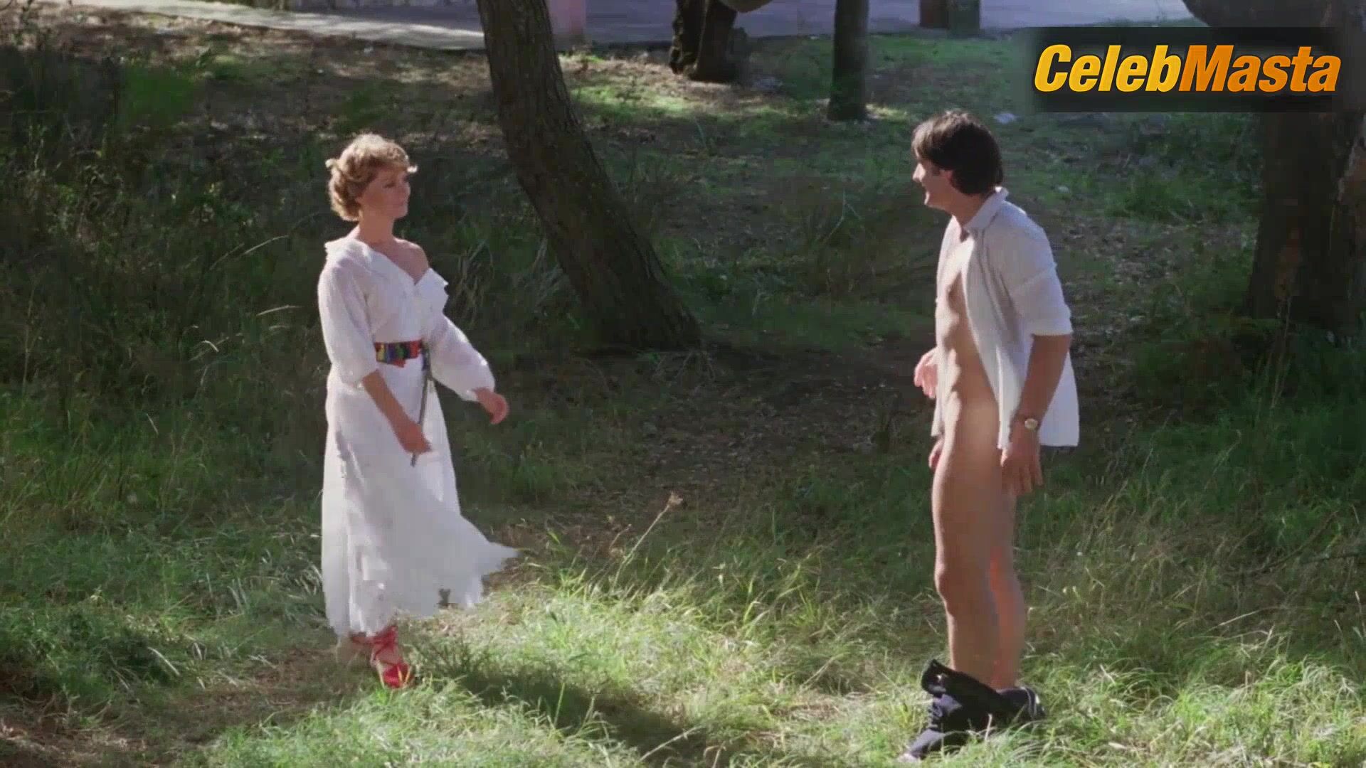 Isabelle Huppert Reveals Sexy Scene In Storia Di Piera - Photo 2 of 5 photo 1