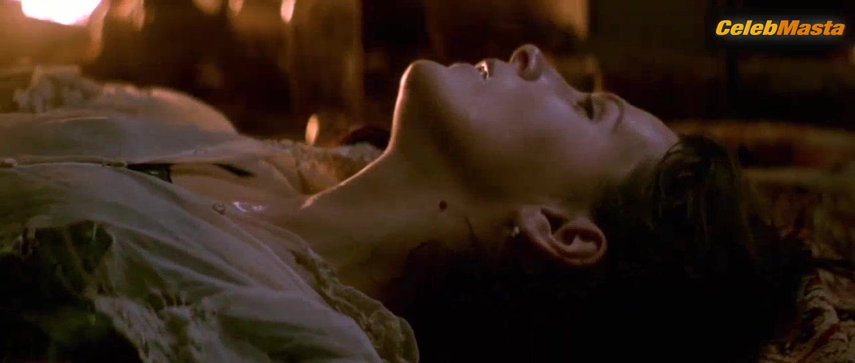 Juliette Binoche Boobs, Bush Scene In The Horseman On The Roof - Photo 2 of 5