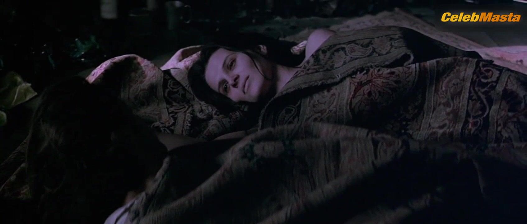 Juliette Binoche Boobs, Bush Scene In The Horseman On The Roof - Photo 2 of 5 photo 5