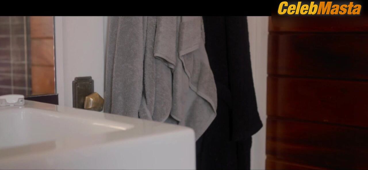 Toni Collette Shows Underwear Scene In Fun Mom Dinner - Photo 2 of 5 photo 4