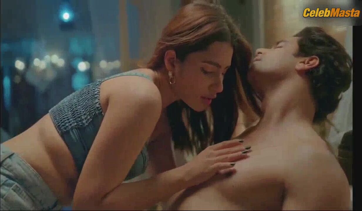 Anushka Luhar ’s Sexy Scene In Fuh Se Fantasy - Photo 1 of 5 photo 4