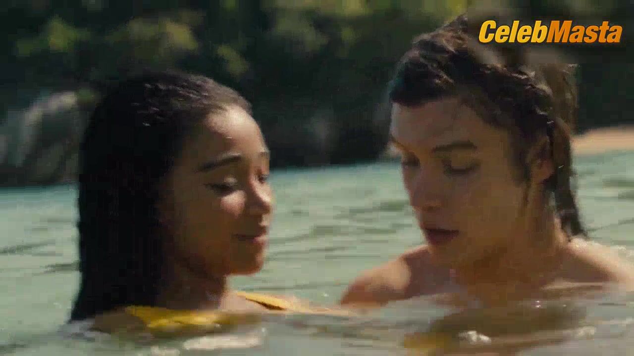 Amandla Stenberg ’s Bikini Scene In Everything, - Photo 1 of 5 photo 2