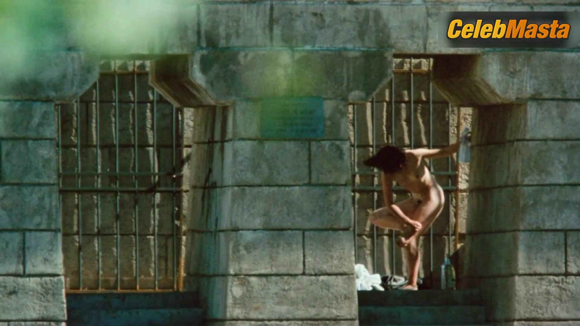 Juliette Binoche Tits And Bush Scene From Les Amants Du - Photo 1 of 5