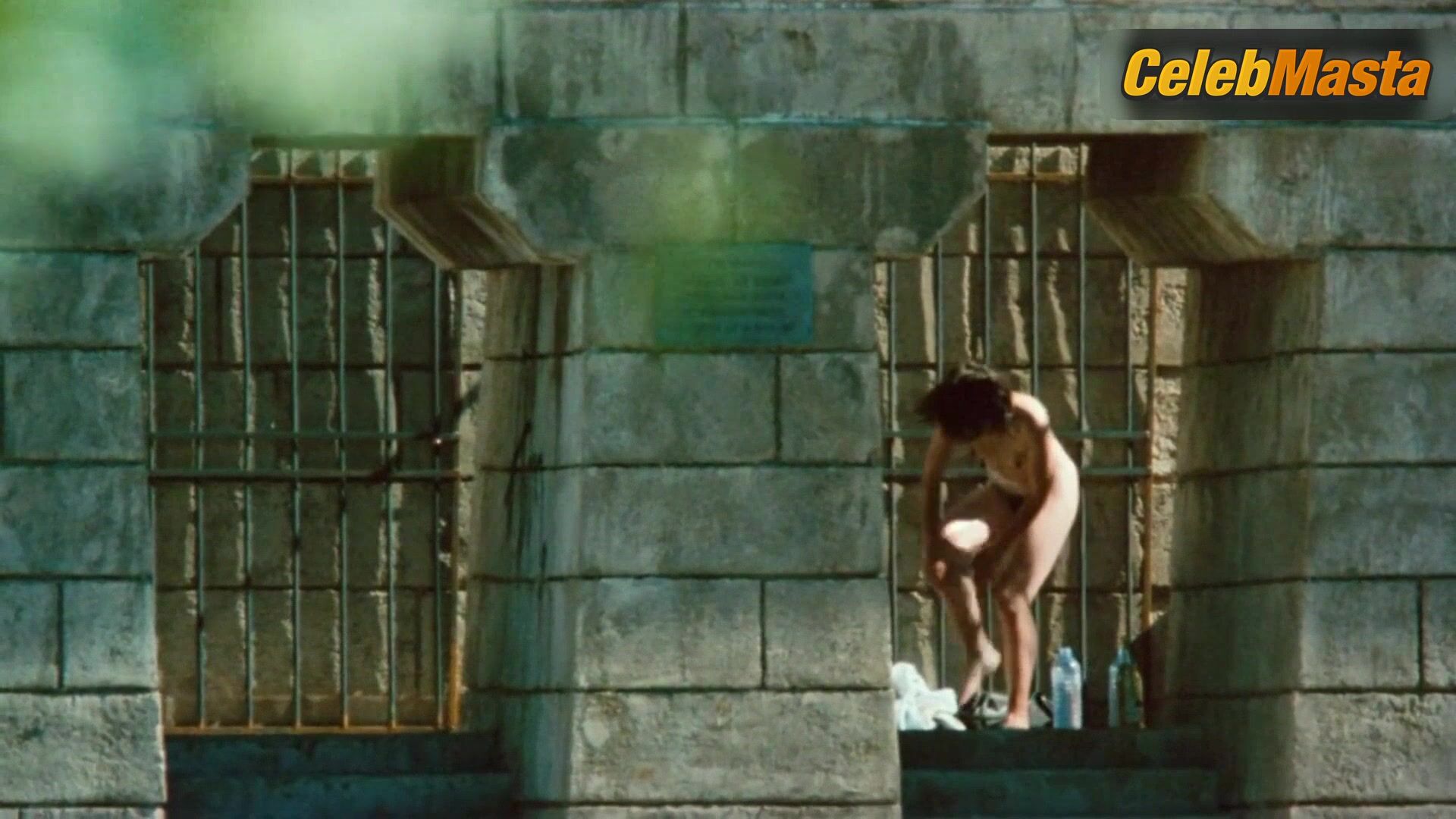 Juliette Binoche Tits And Bush Scene From Les Amants Du - Photo 1 of 5 photo 2
