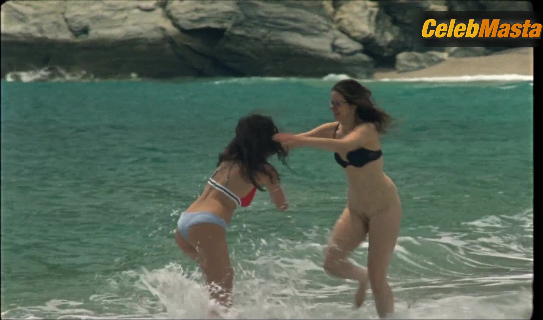 Anthi Efstratiadou Daphne Patakia, And Iro Bezou Bare Butt - Photo 2 of 5
