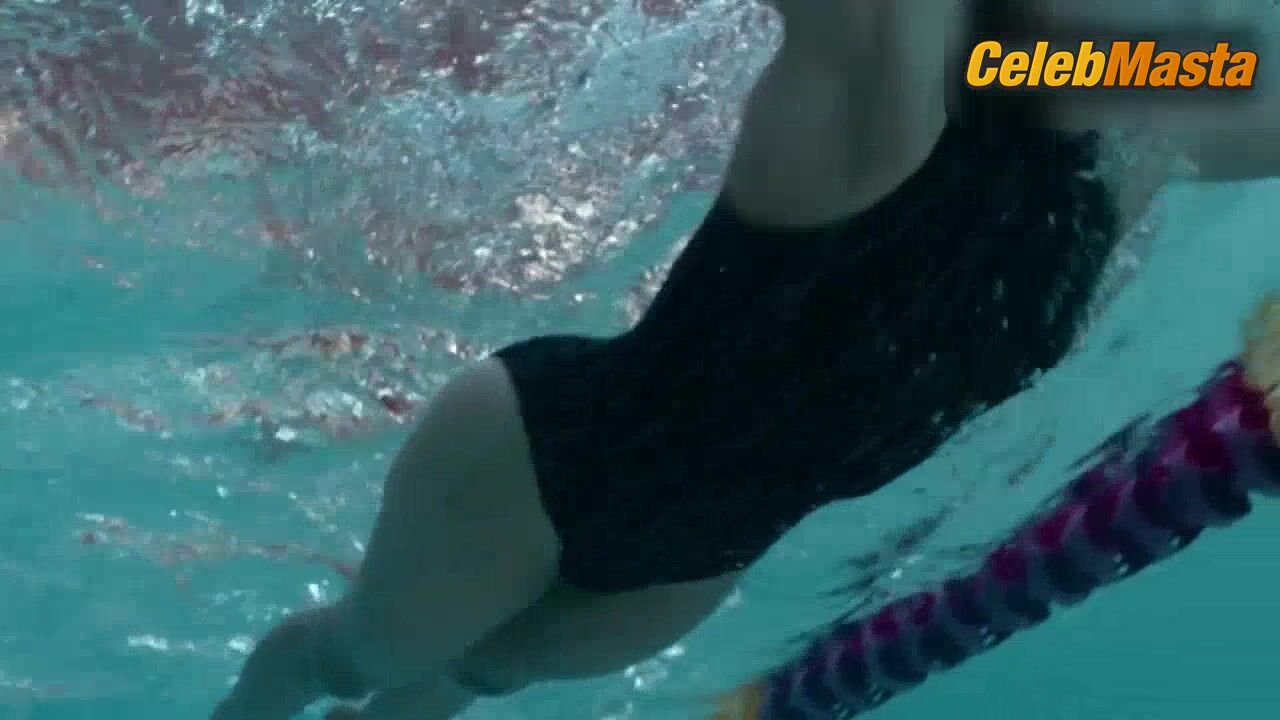 Gugu Mbatha-raw Flaunts Sexy Scene In Easy - Photo 2 of 5