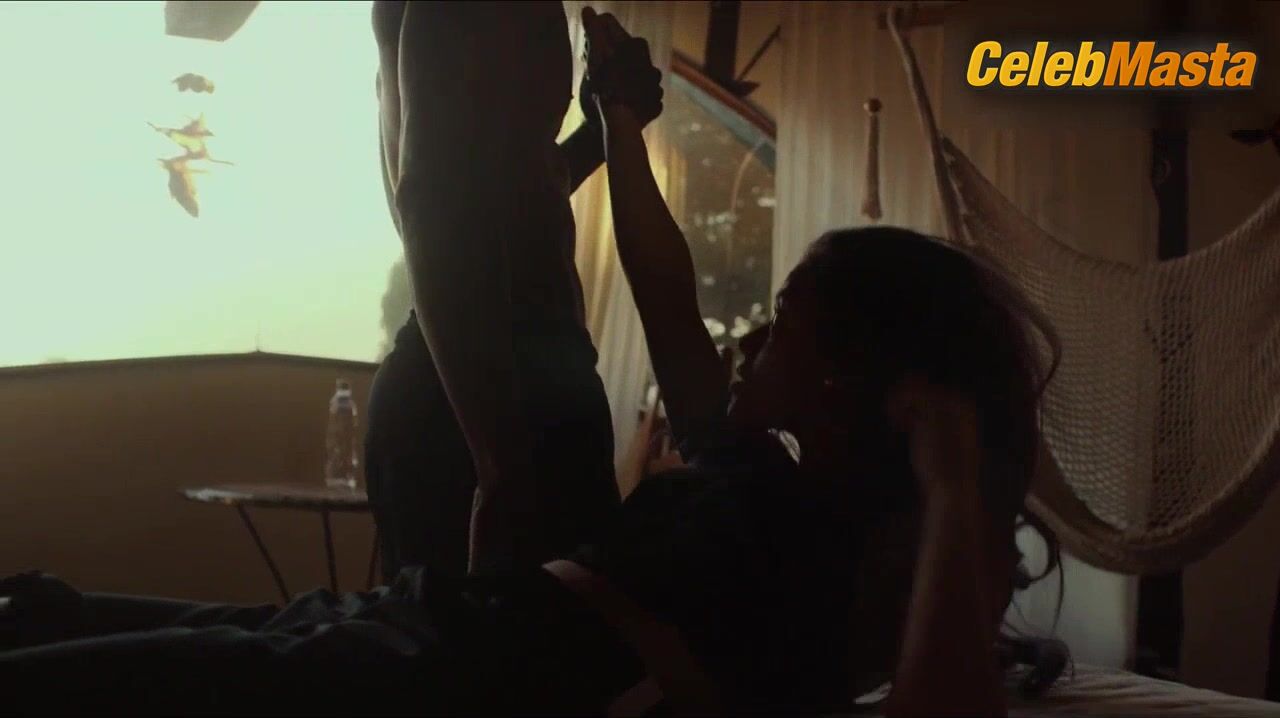 Gugu Mbatha-raw Flaunts Sexy Scene In Beyond The Lights - Photo 2 of 5 photo 4