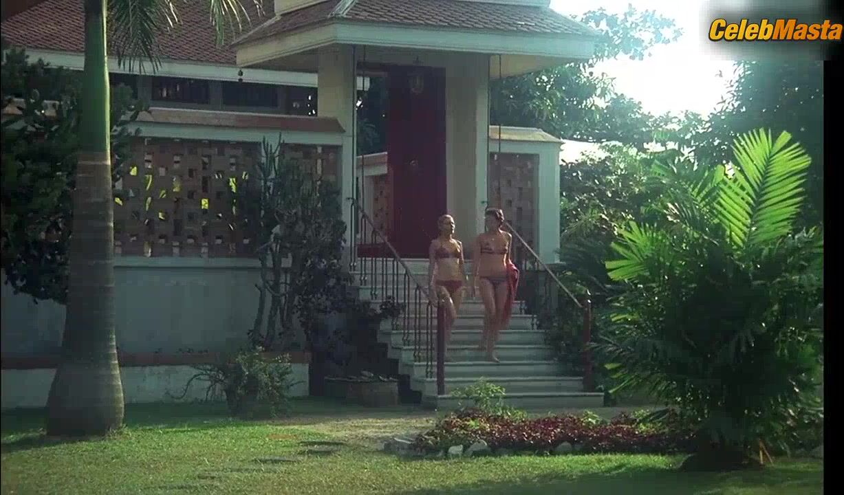 Sylvia Kristel Shows Butt, Lesbian Scene In Emmanuelle - Photo 5 of 5 photo 1