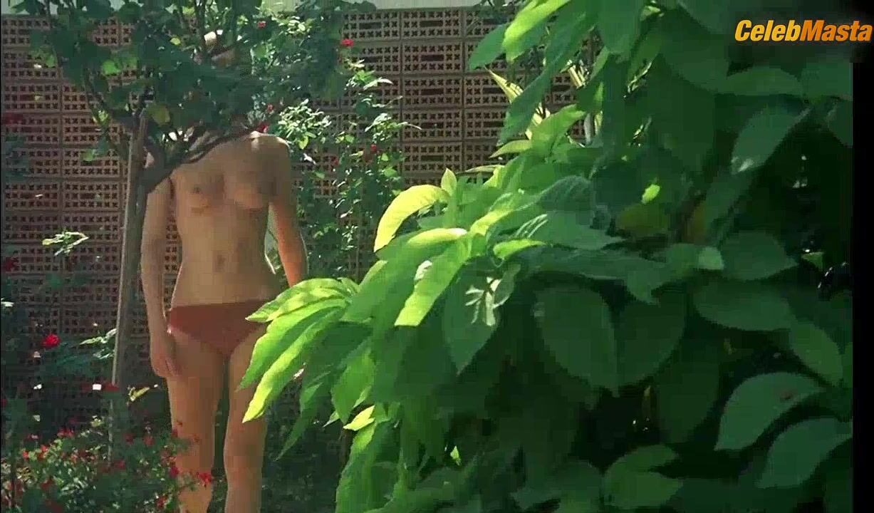 Sylvia Kristel Shows Butt, Lesbian Scene In Emmanuelle - Photo 5 of 5 photo 2