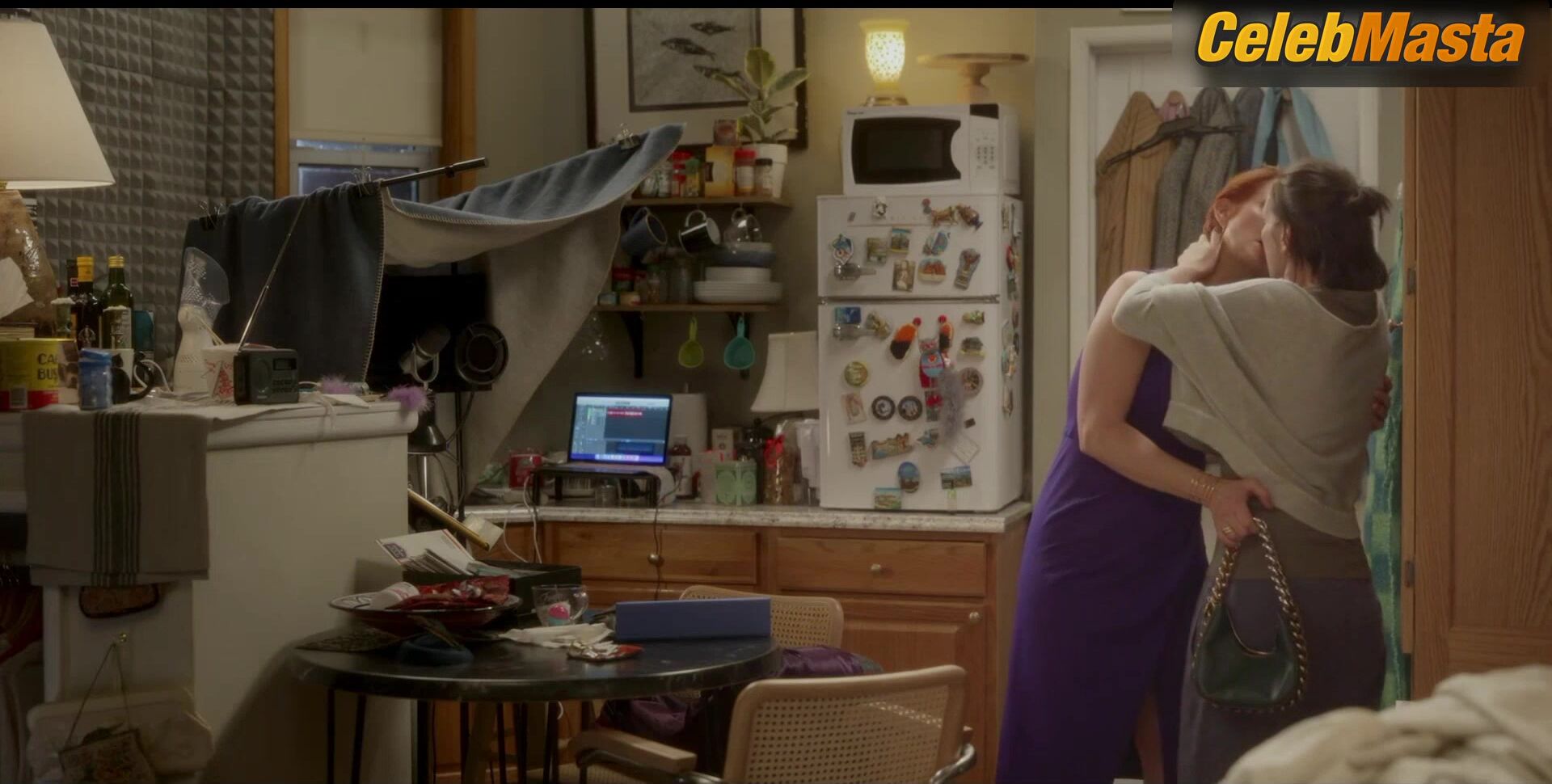 Cynthia Nixon And Miriam Shor’s Lesbian Scene In And - Photo 2 of 5