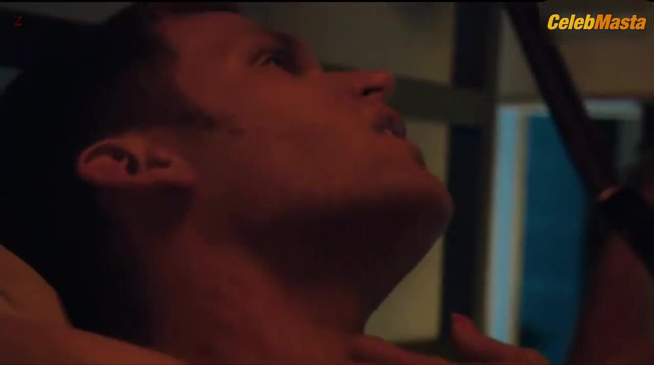 Patricia Velasquez Bares Ass Scene In Rescue Me - Photo 3 of 5 photo 4