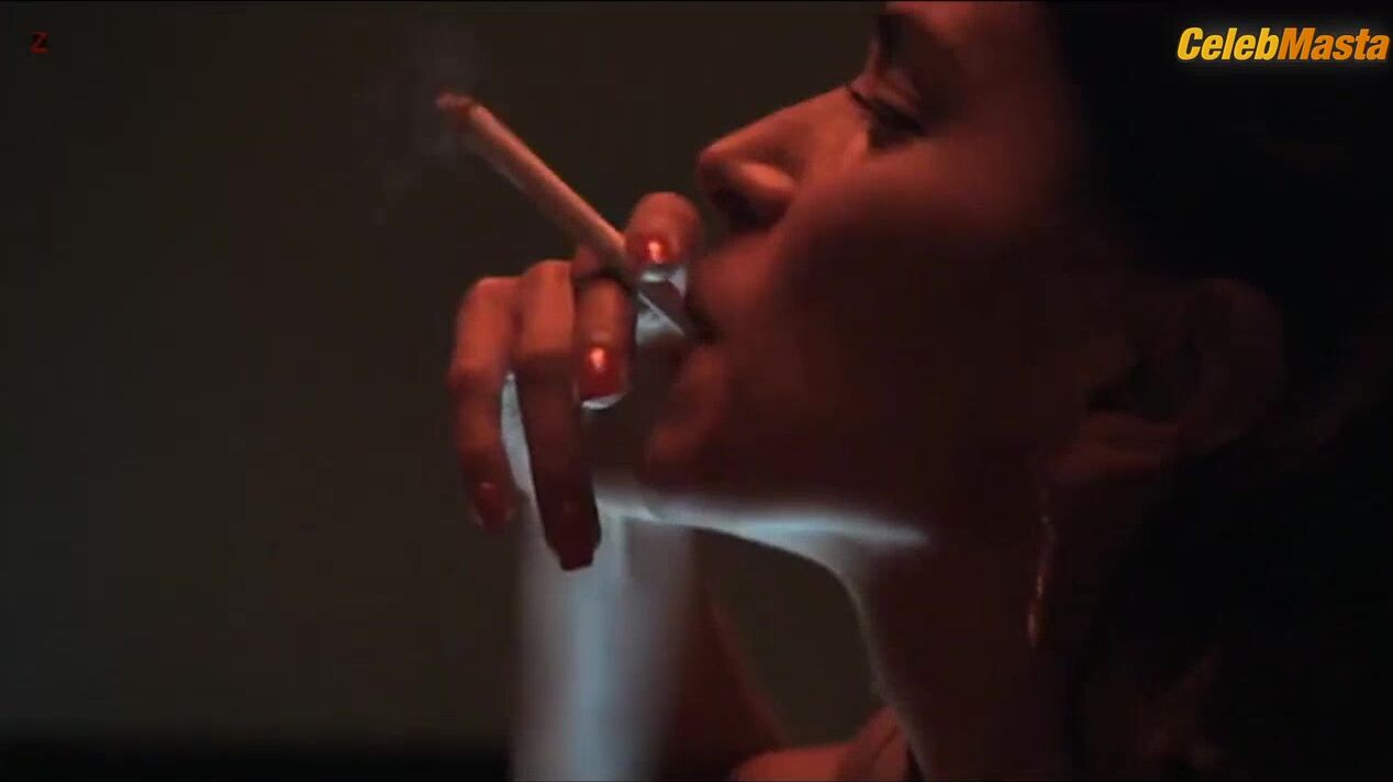 Patricia Velasquez Bares Ass Scene In Rescue Me - Photo 3 of 5 photo 5