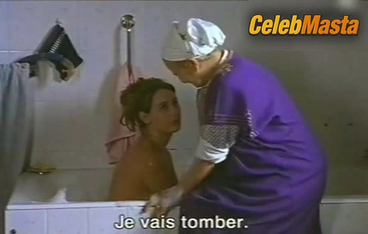 Cecile De France ’s Tits Scene From Le Mariage En Papier - Photo 1 of 5 photo 4