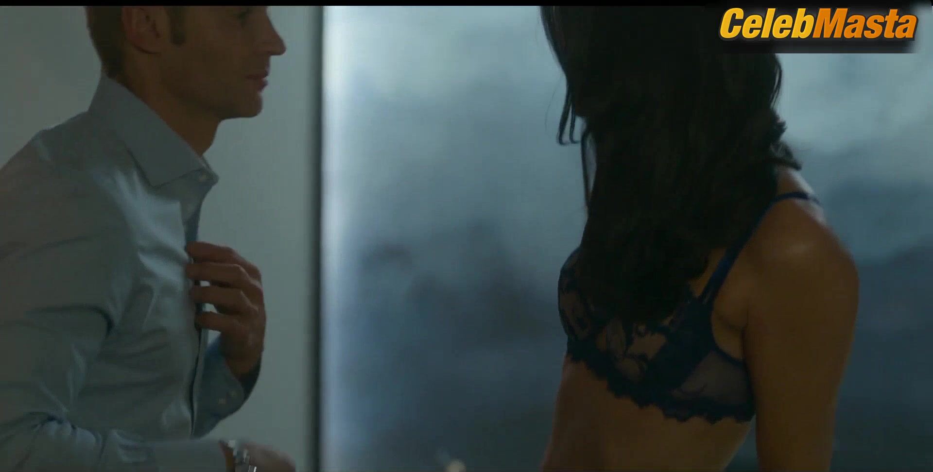 Li Jun Li ’s Tits, Swimsuit Scene In Sex Life - Photo 2 of 5