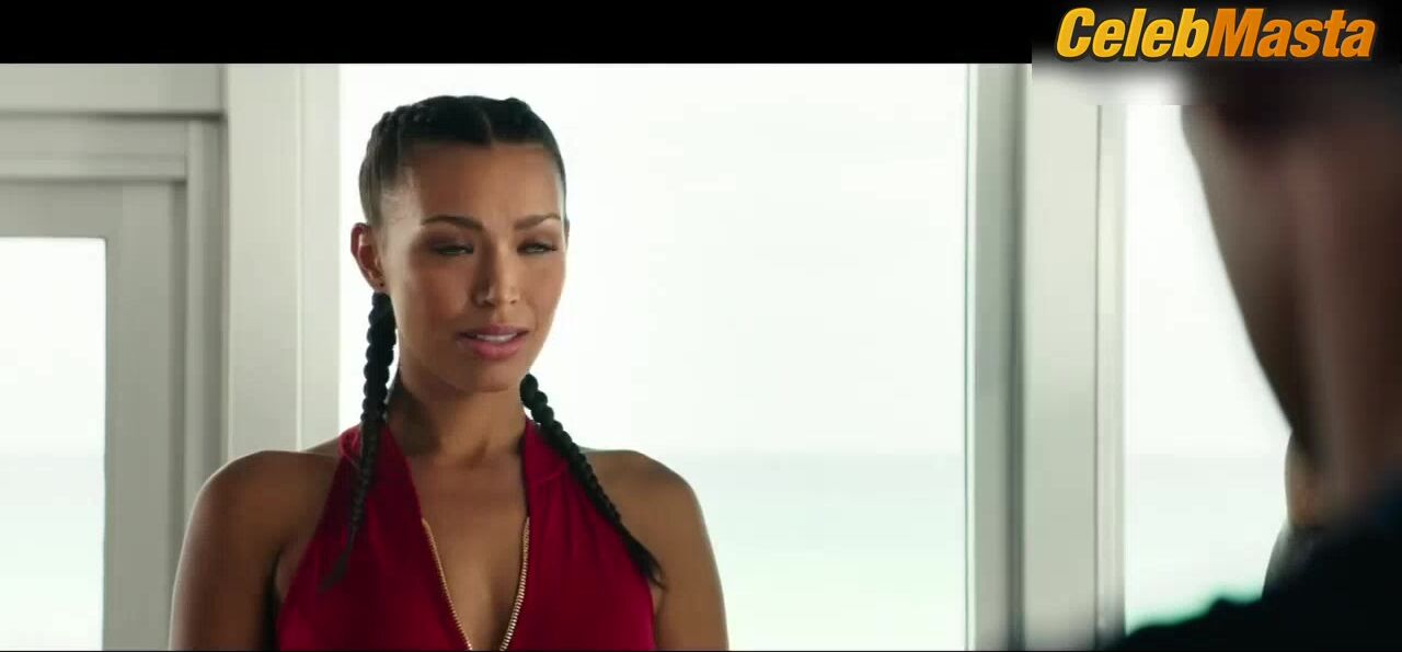 Alexandra Daddario , Kelly Rohrbach And Ilfenesh Hadera’s - Photo 2 of 5 photo 5
