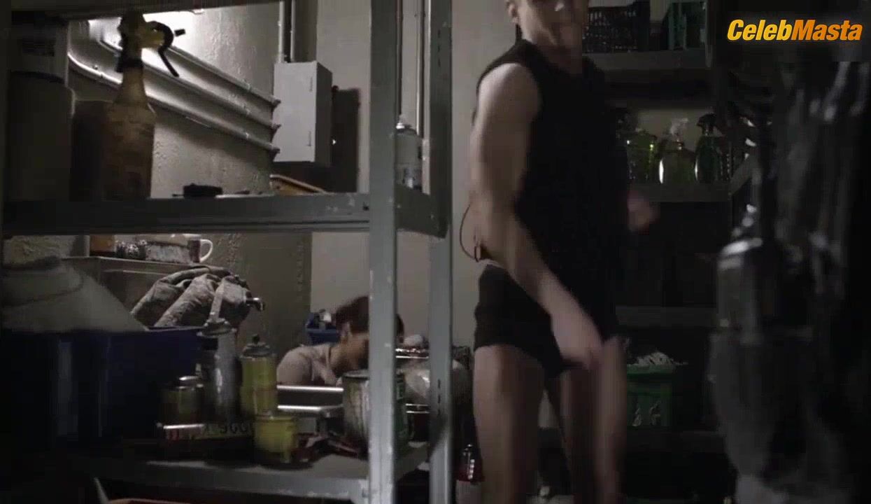 Julia Benson Reveals Body In Scene From Stargate Universe - Photo 4 of 5