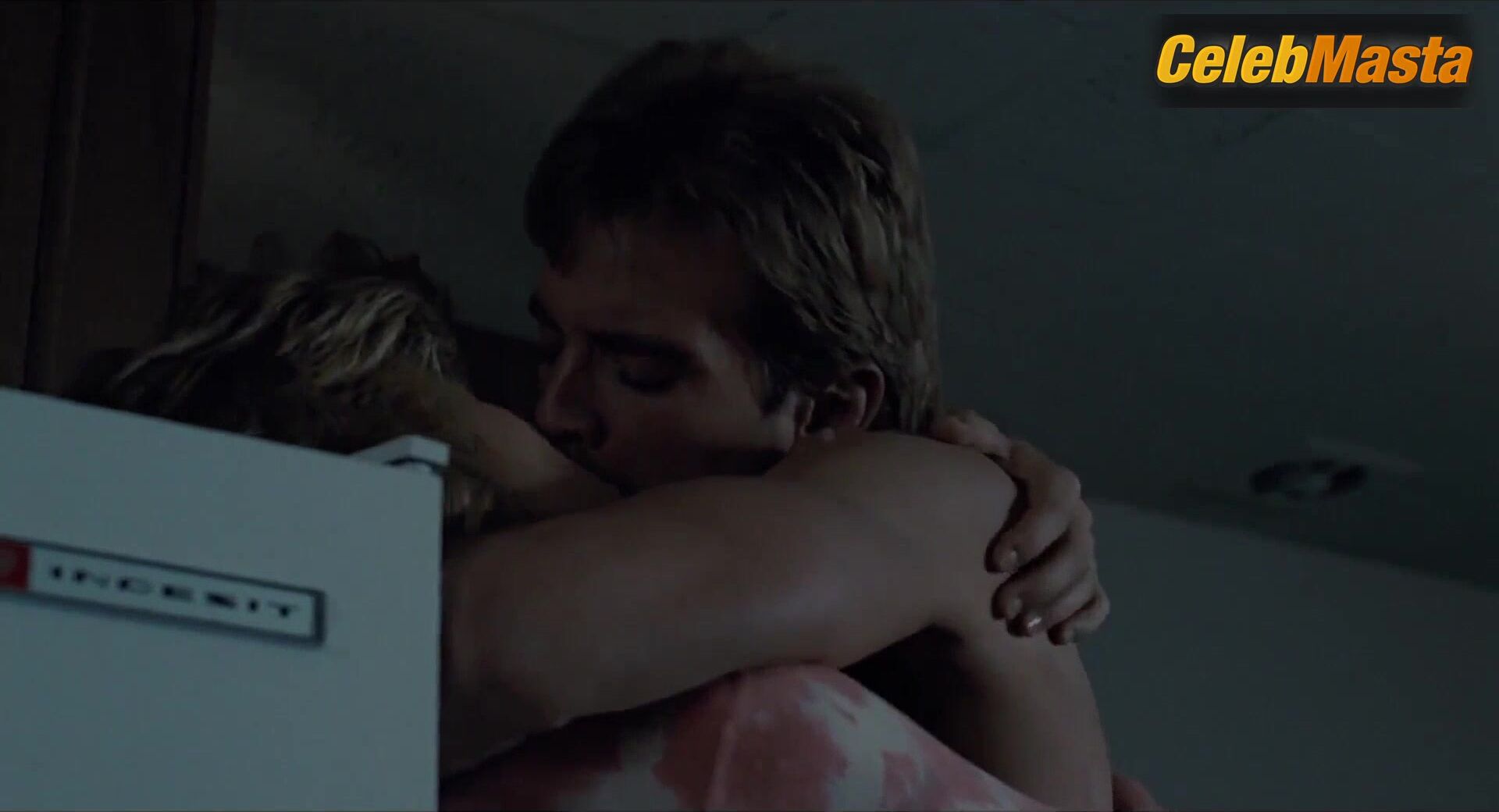 Linda Hamilton Booty, Boobs Scene In The Terminator - Photo 2 of 5