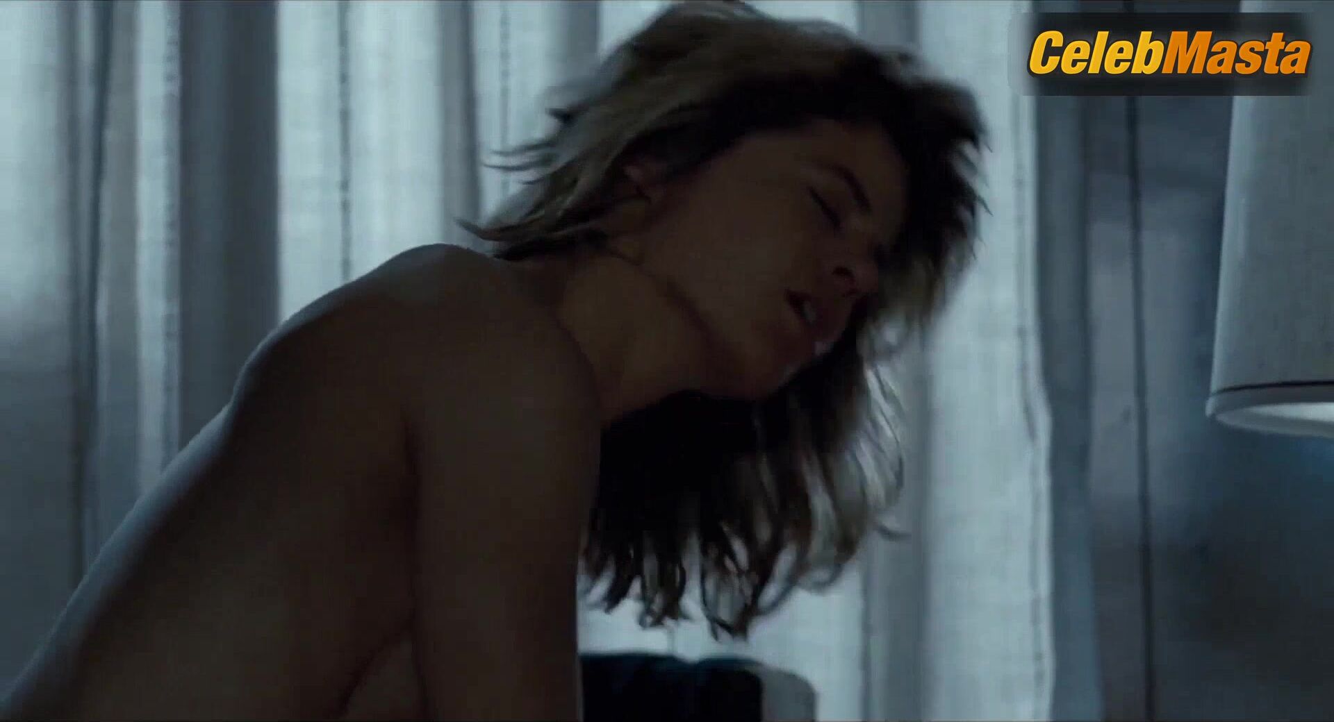 Linda Hamilton Booty, Boobs Scene In The Terminator - Photo 2 of 5 photo 5