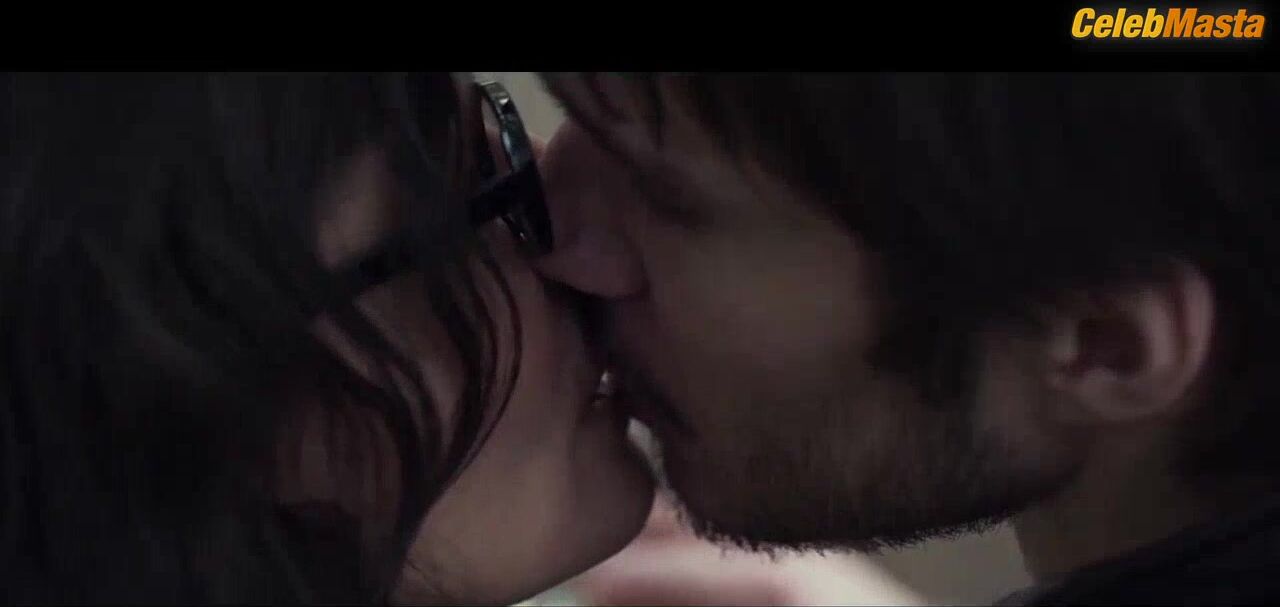 Juliette Binoche Boobs Scene In Who You Think I Am - Photo 2 of 5 photo 4