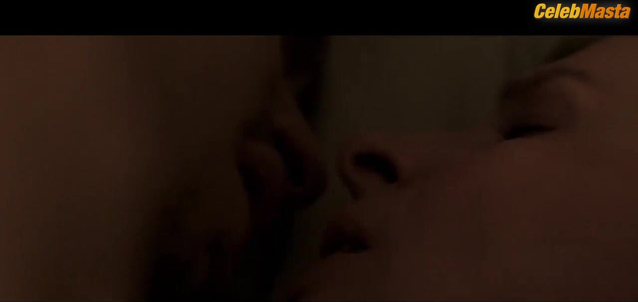 Juliette Binoche Boobs Scene In Who You Think I Am - Photo 2 of 5 photo 5