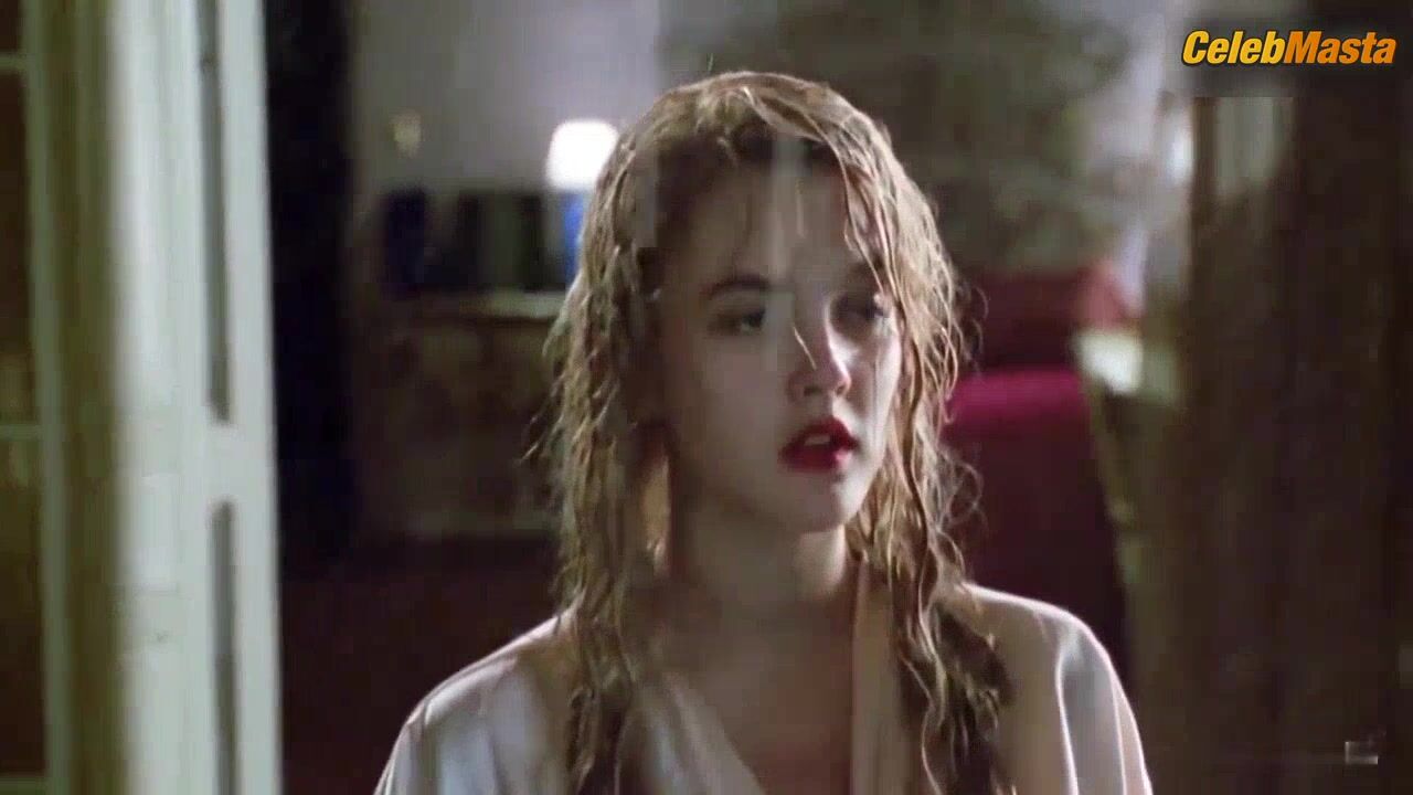 Drew Barrymore Flaunts Lesbian Booty Scene In Poison Ivy - Photo 4 of 5 photo 5