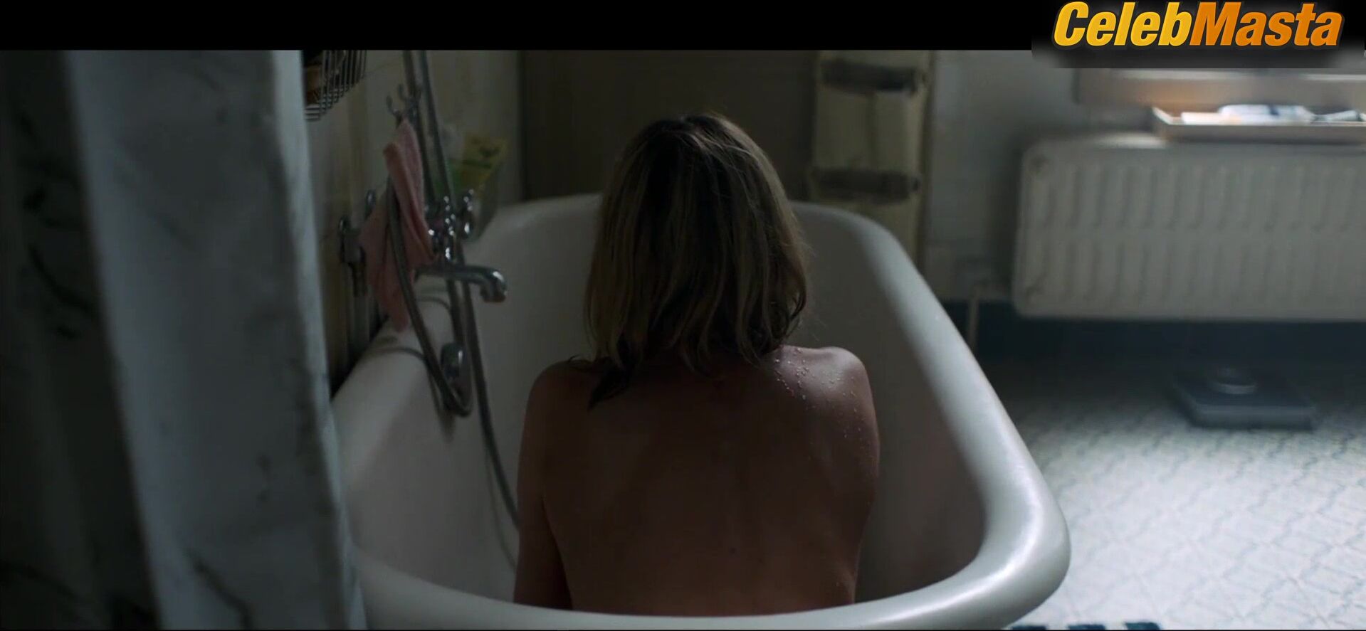 Ludivine Sagnier Tits Scene In La Ruche - Photo 1 of 5 photo 4