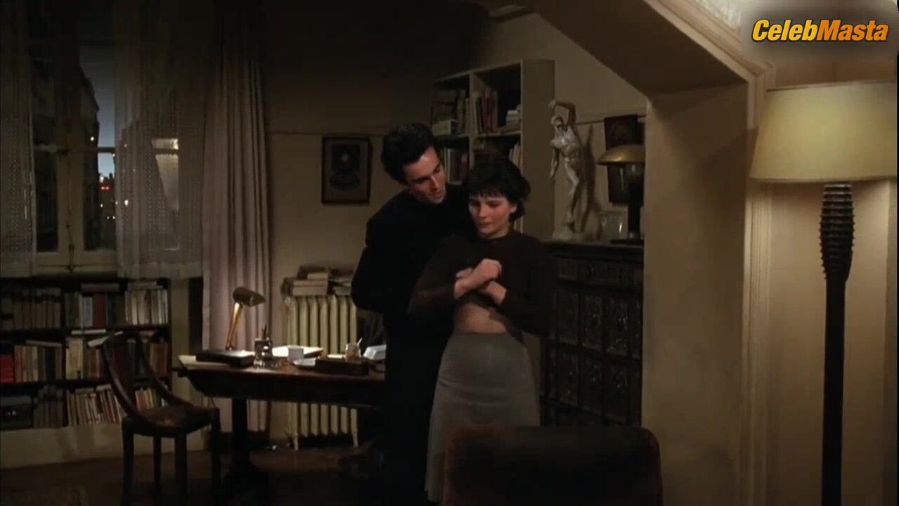 Juliette Binoche Bares Butt, Breasts Scene In The Unbearable - Photo 1 of 5 photo 2