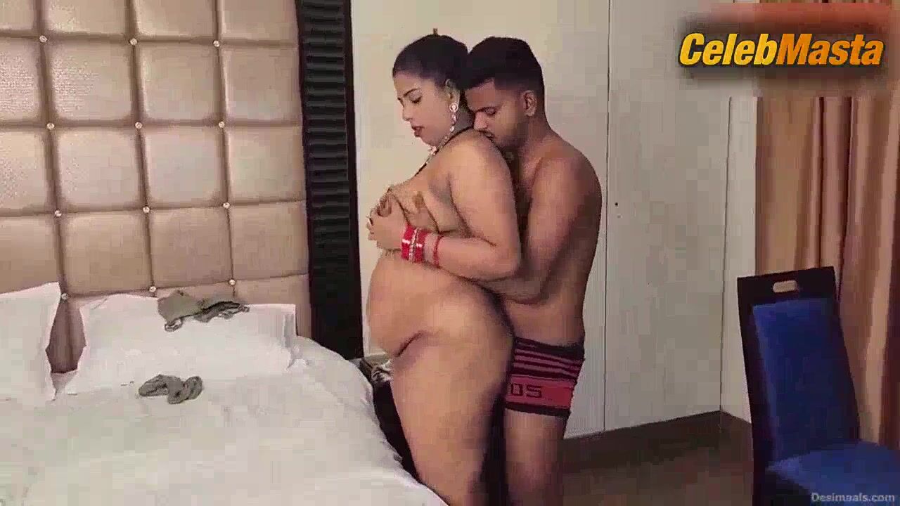 Kajal Chauhan Real Sex Scene From Mallu Bhabhi - Photo 1 of 5 photo 2